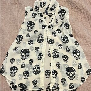 Skull Print Sleeveless Blouse - Black and White